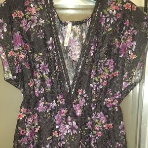 Floral lace v neck top